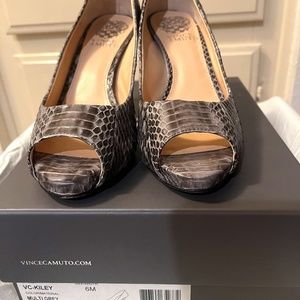 Vince Camuto Kiley, leather peep toe pump, multi gray glazed snake